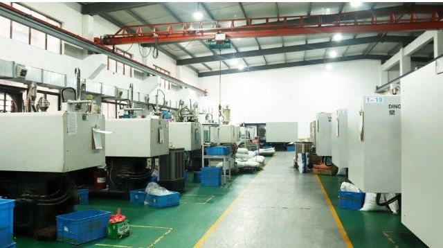 Yuyao Roc Plastic Manufactory Co., Ltd. manufacturer production line